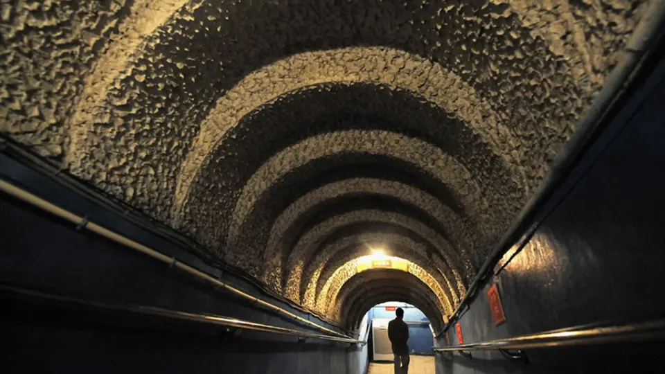 Российские бизнесмены активно инвестируют в новозеландскую недвижимость с подземными бункерами стоимостью от 23 до 200 млн рублей на фоне опасений мировой войны и затяжных конфликтов.