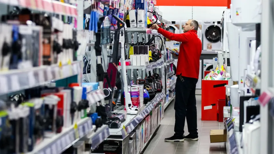 Ритейлер электроники расширяет маркетплейс продуктами повседневного спроса после снижения продаж техники и значительных финансовых потерь.