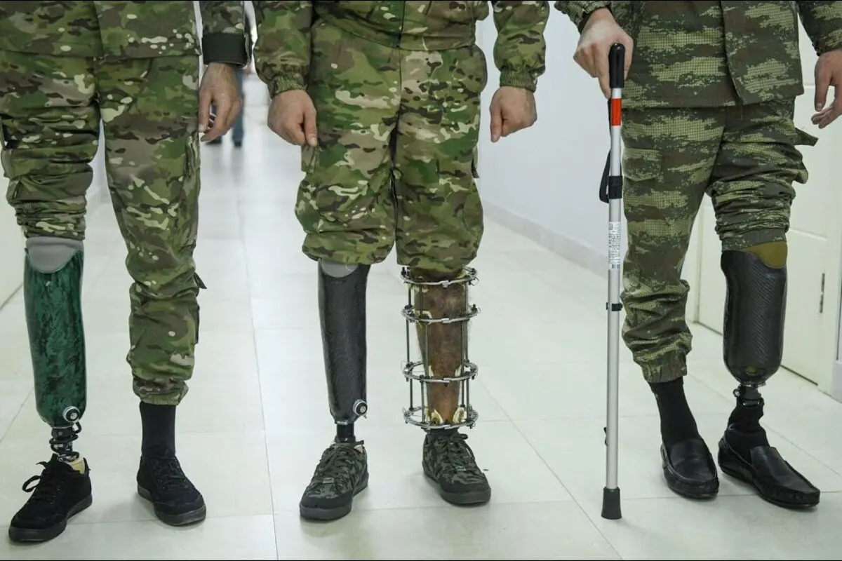 Минтруд предлагает обязать работодателей выполнять квоты по трудоустройству людей с инвалидностью, включая участников боевых действий, в каждом филиале, магазине и цехе, не компенсируя бизнесу связанные с этим расходы.