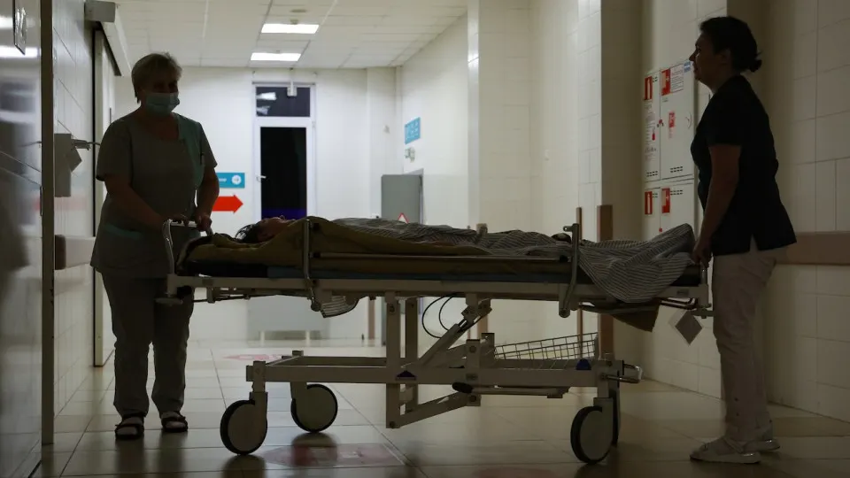 Профессиональная ассоциация в сфере здравоохранения направила правительству предложение перераспределить часть отчислений с зарплат в пользу обязательного медицинского страхования, чтобы покрыть дефицит финансирования и обновить медицинское оборудование.