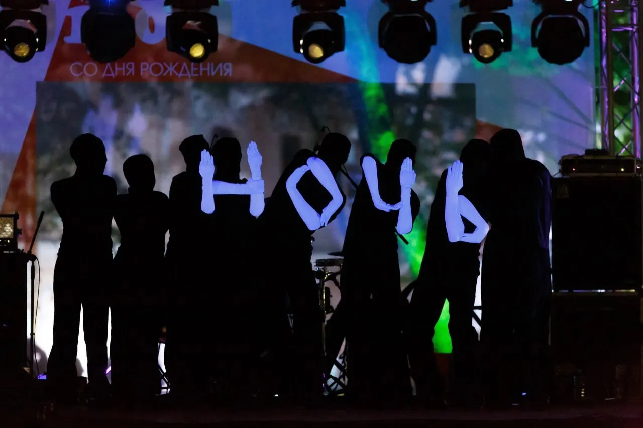 Более 140 музеев, галерей и площадок примут участие; билеты поступят в продажу 29 апреля, цена — от 400 рублей.