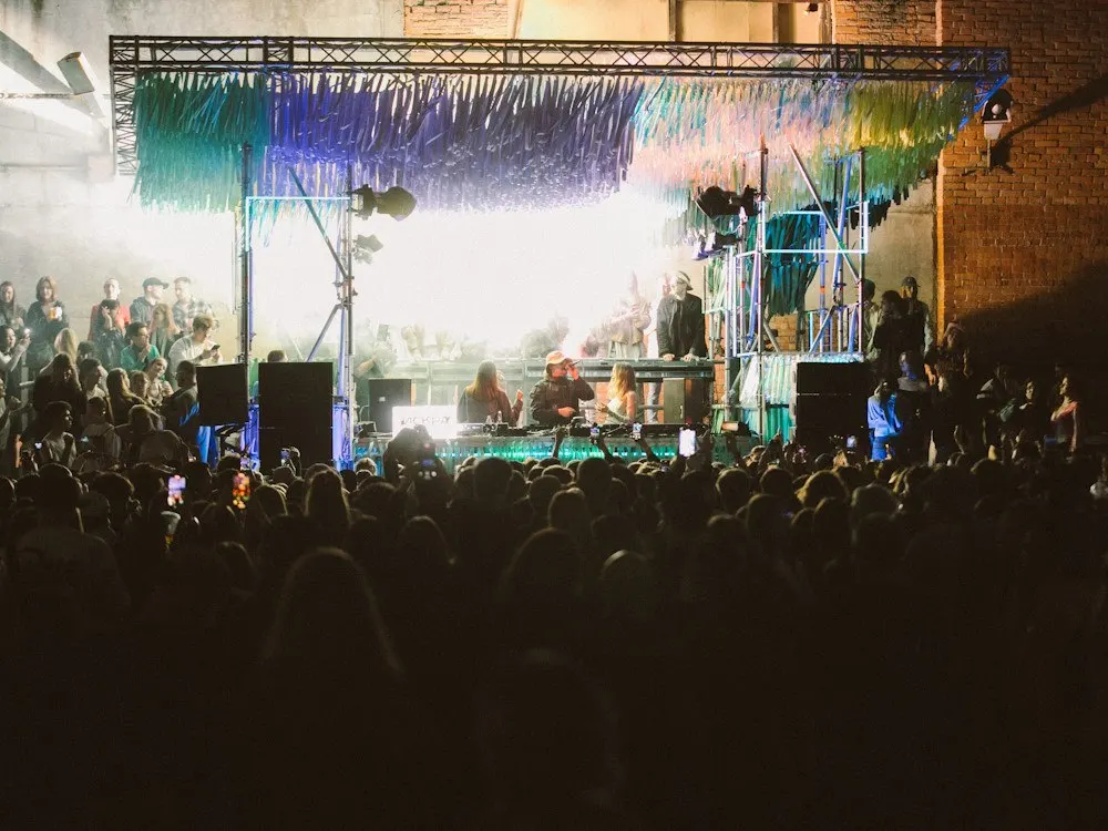 Британский мультиинструменталист и автор альбома Black Focus приедет в Петербург в рамках фестиваля. В программе — джазовые и электронные проекты, полный лайн‑ап объявят позже.