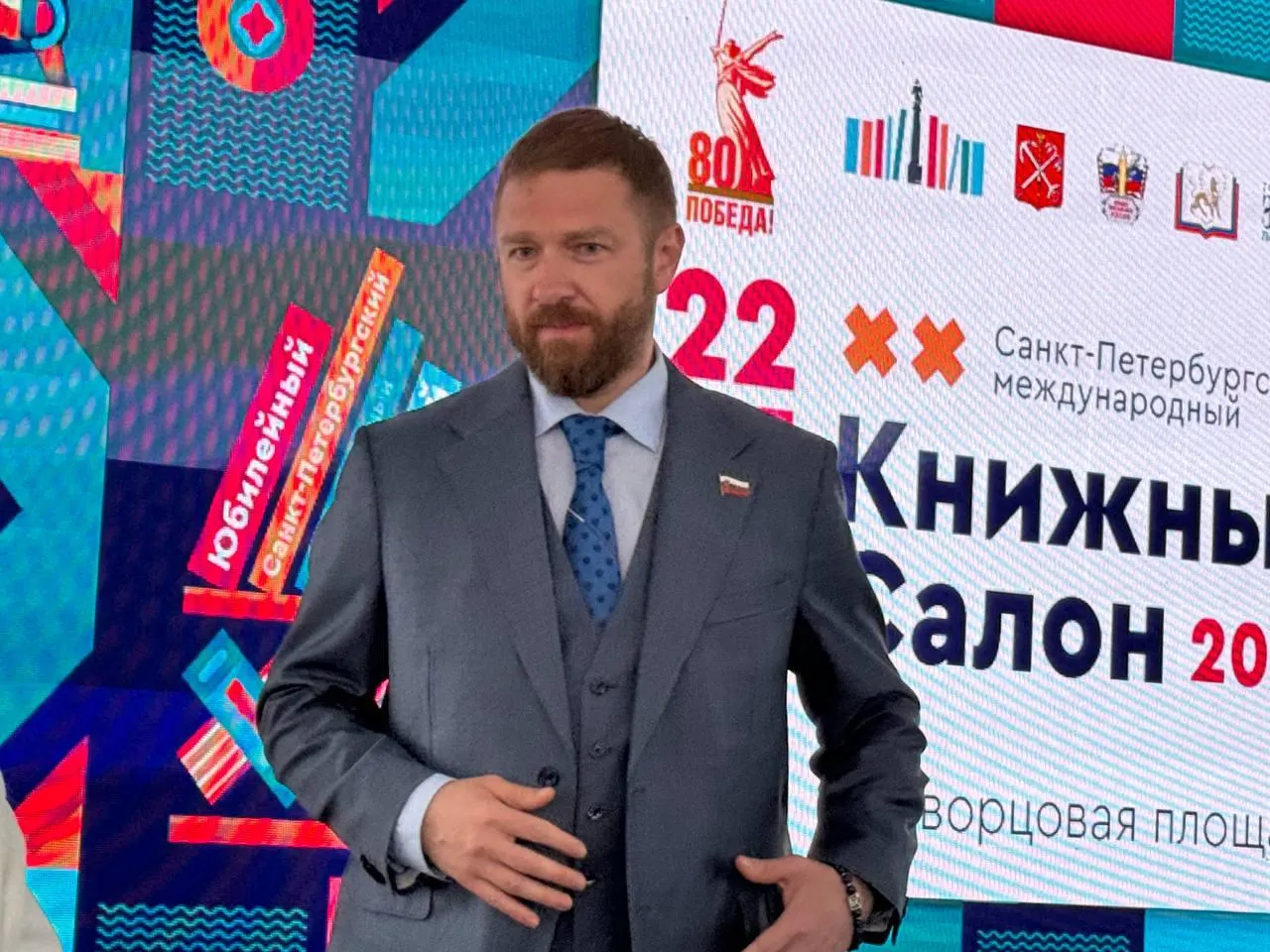 Спикер Александр Бельский заявил, что депутат подал заявление об отставке, которое будет рассмотрено в ближайшее время. В это же время по делу о хищении более 37 млн рублей выдвинуты обвинения ряду фигурантов.