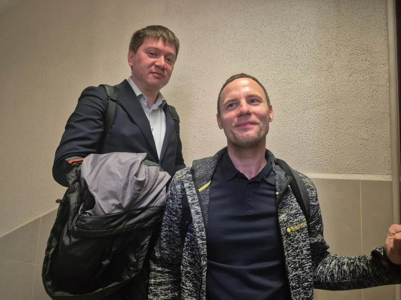 Юрист Никита Сорокин сообщил, что полиция несколько раз приглашала его для составления протокола; при отказе ему угрожали насильственной доставкой и обвинением в неповиновении.