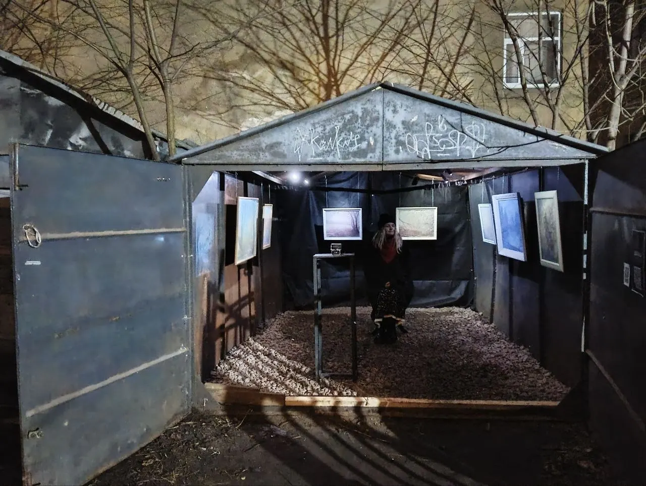 Комитет по контролю за имуществом города потребовал освободить участок, где размещается галерея «Гараж». Основательница ищет новую площадку и намерена перевезти гараж целиком.