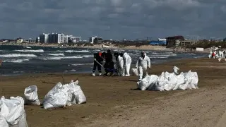 В&nbsp;акватории у&nbsp;Туапсе обнаружено крупное нефтяное пятно после&nbsp;атаки дронов