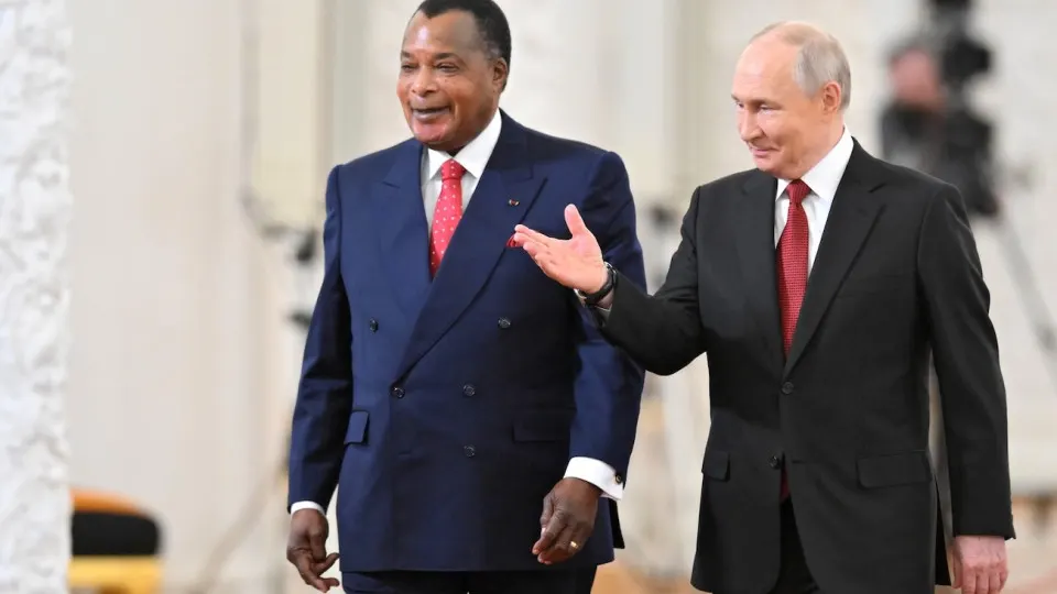 На встрече в Кремле лидеры обсудили расширение торговли и инвестиций, а также вопросы списания долгов, что, по словам российского президента, открывает перспективы для работы российских компаний в Конго.