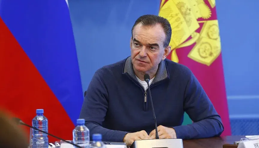 Губернатор Краснодарского края заявил, что ситуация в Туапсе под контролем, обвинил противника в использовании дополнительного топлива на дронах и призвал туристов приезжать; позже интервью было удалено с сайта.