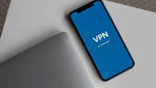 Участники рынка VPN ожидают, что в ближайшие дни оплата таких сервисов с российских банковских карт может стать недоступной, а зачистка серверов усилится из‑за новых требований к хостинг‑провайдерам.