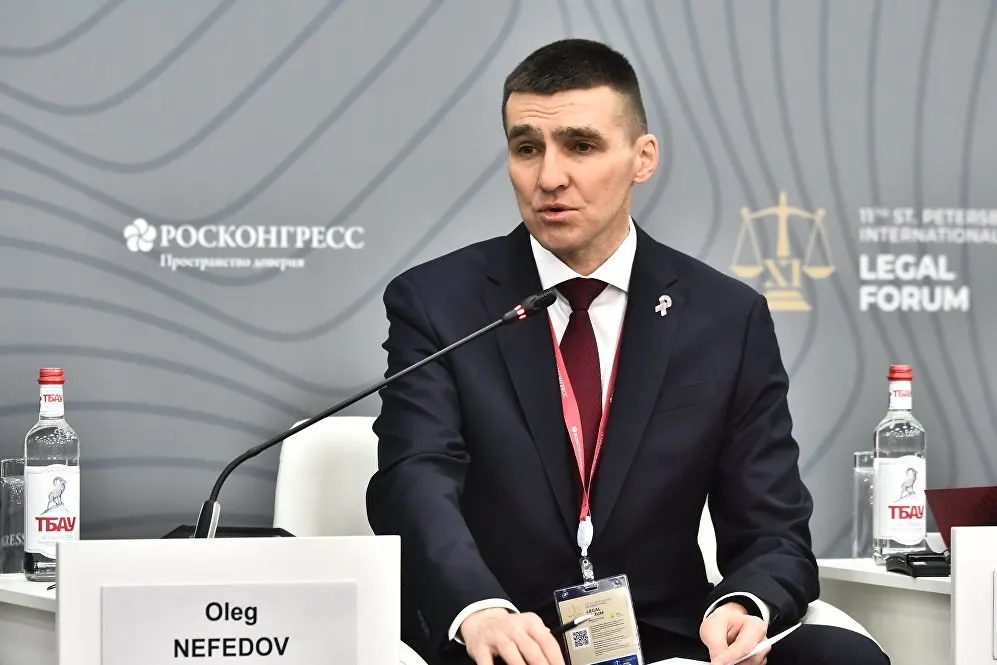 Высшая квалификационная коллегия судей 26 мая рассмотрит рекомендацию назначить судью ВС Олега Нефедова заместителем председателя и руководителем коллегии по гражданским делам. Ранее Нефедов выносил резонансные решения о запрете «международных движений» и признании организации экстремистской.
