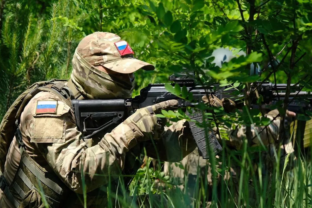 Аналитики Института по изучению войны считают, что амбиции Москвы по захвату всего Донбасса расходятся с оперативной обстановкой: продвижение РФ идёт медленно, украинские укрепления и контратаки серьёзно осложняют дальнейшие наступления.