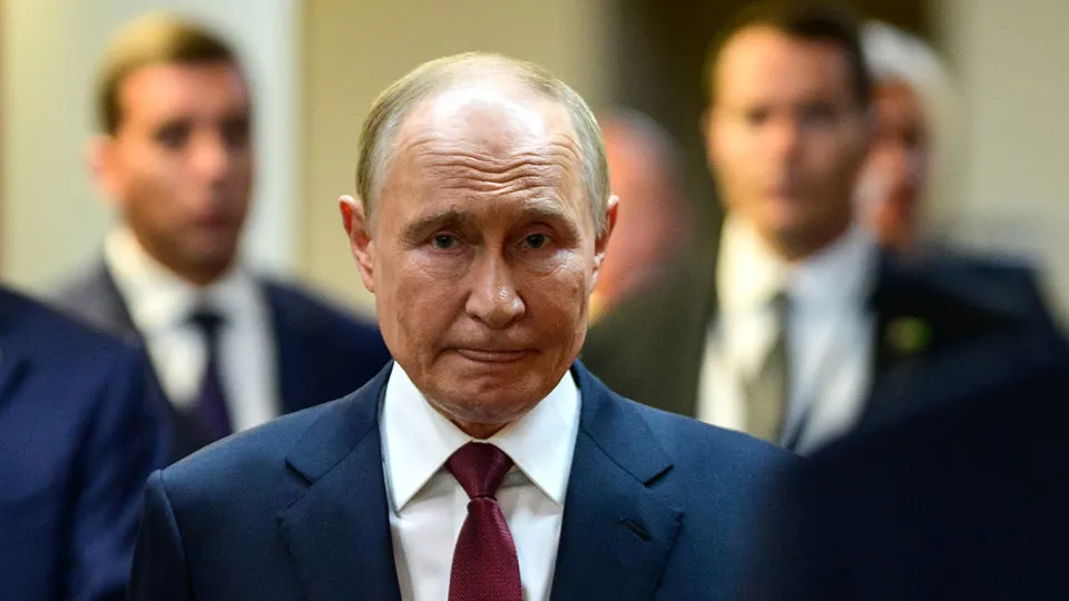 По оценке аналитиков, в апреле российская армия утратила контроль над 116 кв. км; одновременно значительно снизились темпы наступления — часть причин: контратаки, удары средней дальности с активным применением дронов, проблемы связи и погодные условия.
