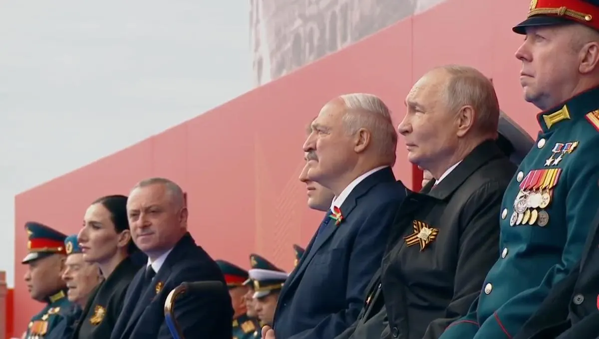 Во время парада президент назвал День Победы «священным», подчеркнул вклад советского народа и отметил, что современные участники «специальной военной операции» идут по стопам победителей; впервые на трибуне рядом с ним разместили бойца операции.