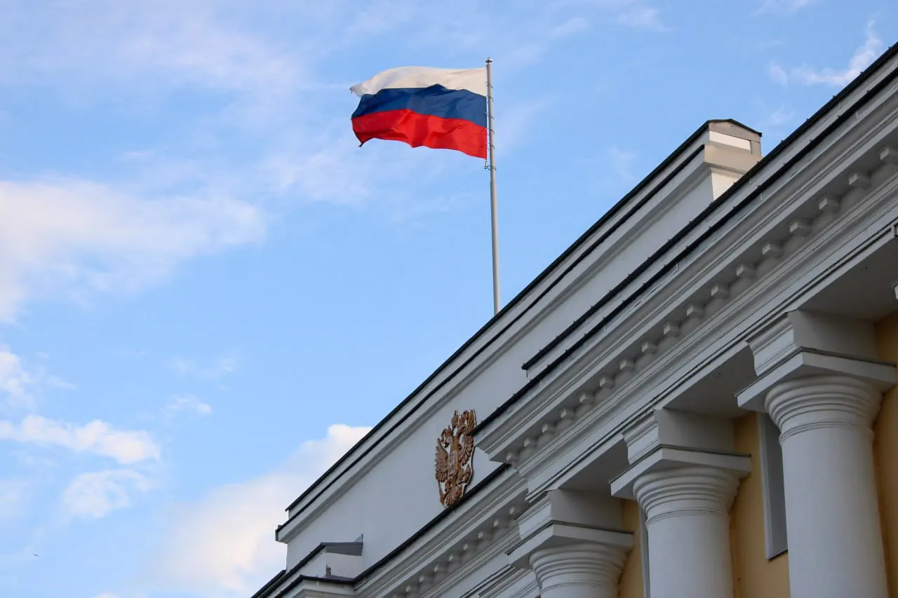 Закон предусматривает работу с молодёжью, поддержку ветеранов, проведение тематических мероприятий и развитие спортивных инициатив, включая комплекс ГТО и поддержку спорта высокого уровня.
