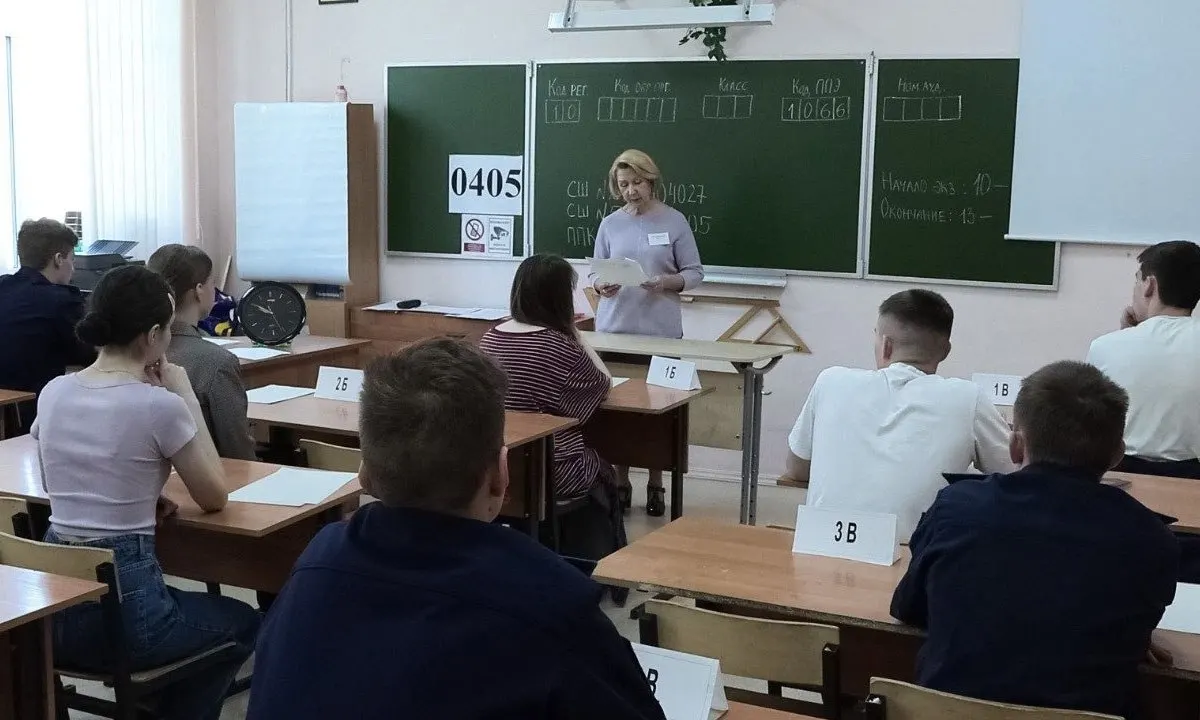 Рособрнадзор рекомендовал запретить ощупывания и досмотры при проведении ЕГЭ: при срабатывании металлоискателя участников просят добровольно выложить предмет.