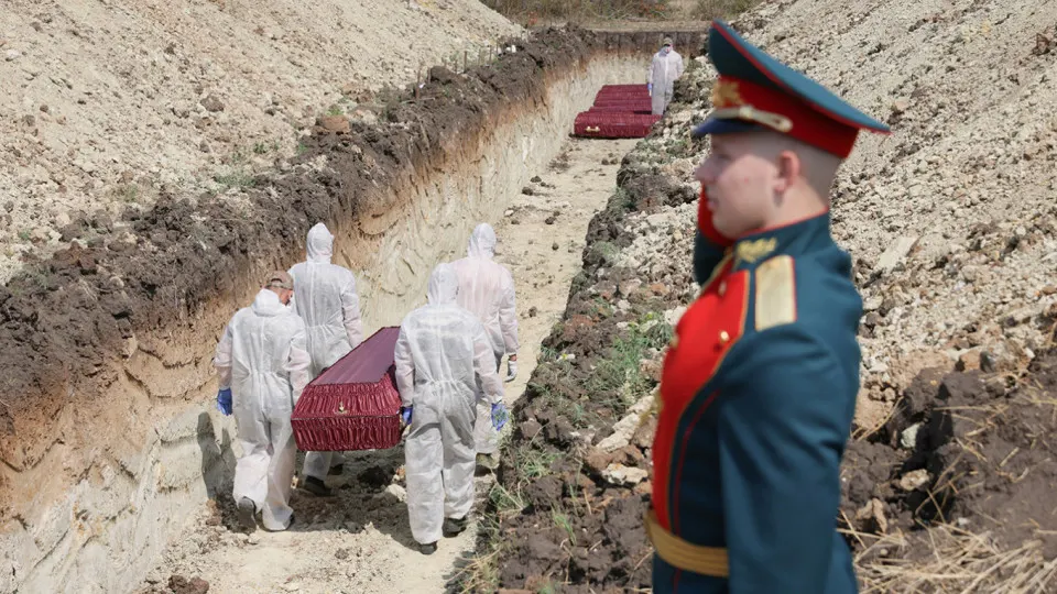 Анализ поимённых списков, данных реестра наследственных дел и судебной статистики даёт документально обоснованную нижнюю границу потерь — около 352 тысяч человек. В оценке учтены как смерти, зарегистрированные через ЗАГС, так и судебно признанные погибшими или пропавшими без вести.