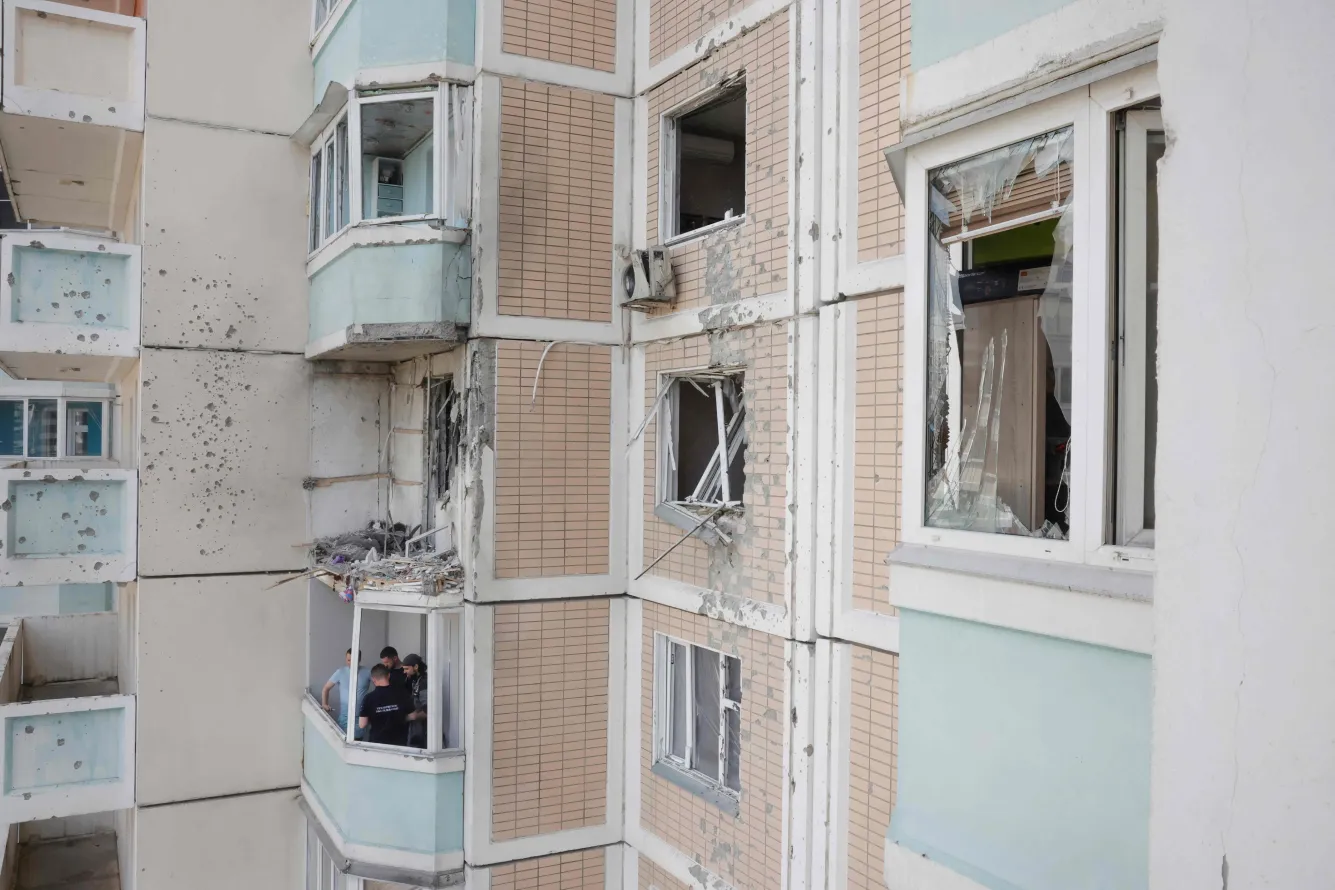 Жители разных городов рассказывают, как регулярные прилёты беспилотников и ночные сирены изменили их чувство безопасности, отношение к войне и планы на будущее.