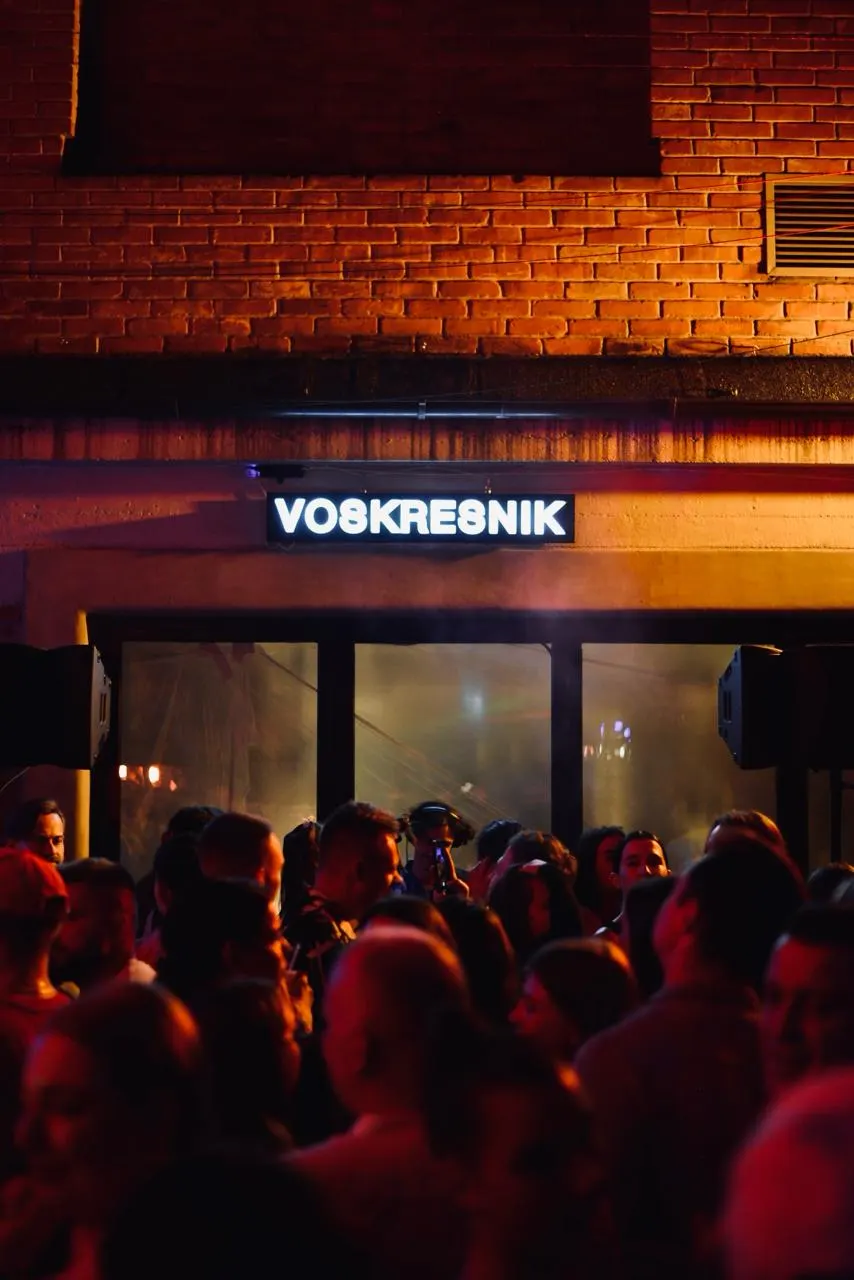 3 мая в кафе Soul Garden откроется новый сезон вечеринок «VOSKRESNIK»: два бара, фуд-корт и резиденты Olya, Marta и Denis Ravilevich с хаусом, фанки и диско. Время 17:00–22:00, вход 18+.