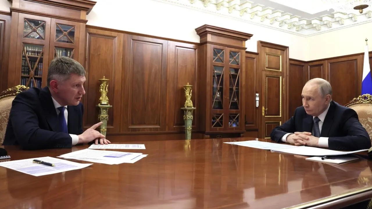 Министр экономического развития Максим Решетников заявил президенту, что Россия по темпам роста опередила США, несмотря на санкции; при этом страна по ВВП на душу населения остаётся значительно отстающей.