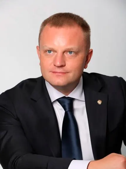 Татьяна Москалькова покидает должность уполномоченного по правам человека. Среди возможных кандидатов — депутат Иван Сухарев, Артем Прокофьев (КПРФ) и Яна Лантратова («Справедливая Россия»).