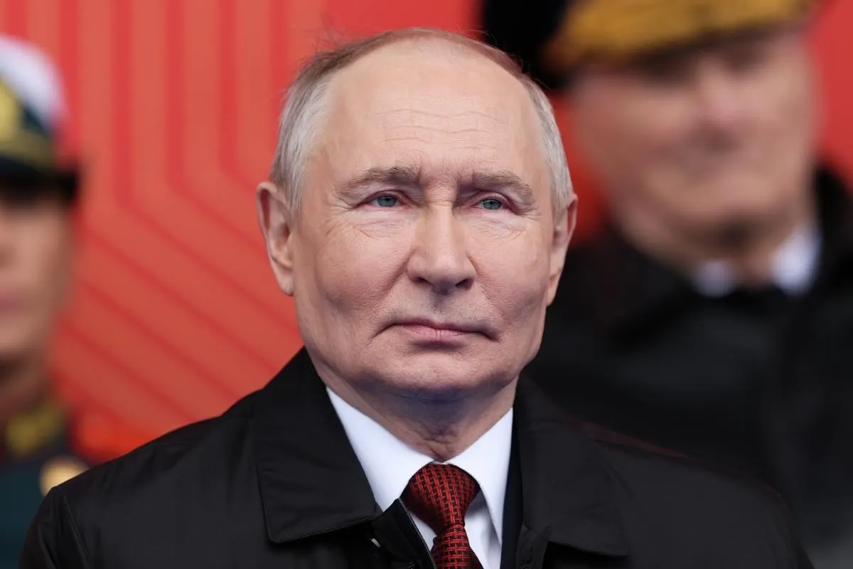 Указ вводит отдельную процедуру подачи заявлений на российское гражданство для совершеннолетних, постоянно проживающих в Приднестровье; документы будут принимать дипломатические и консульские учреждения, отдельно прописан порядок для детей и недееспособных.