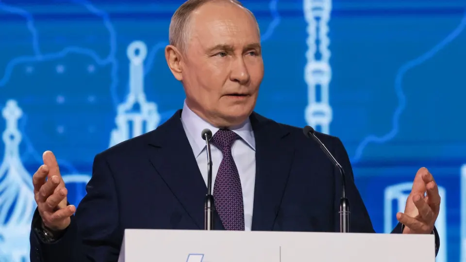 Президент предложил активнее трудоустраивать вернувшихся с фронта военных в ОПК и другие индустриальные отрасли, отмечая их опыт и способность быстро решать задачи. Экономические, медицинские и социальные последствия массового возвращения раненых требуют масштабных мер господдержки.