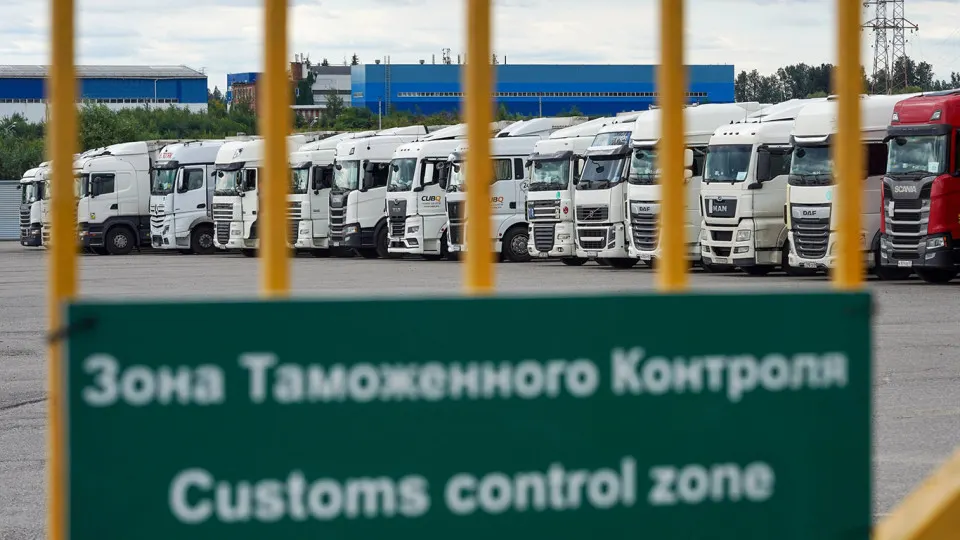 Правительство ввело переходный период для системы СПОТ — обеспечительные платежи временно не требуются. Упрощённый режим ввоза из стран ЕАЭС продлён до 31 августа; для некоторых маршрутов и стран установлены иные сроки.