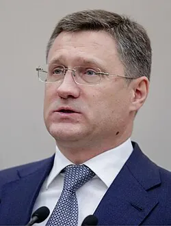 Вице‑премьер Александр Новак заявил, что правительство готовит изменения в законодательстве и другие меры для увеличения поставок топлива внутри страны; рассматривается полный запрет экспорта дизтоплива, НПЗ работают на полную мощность.