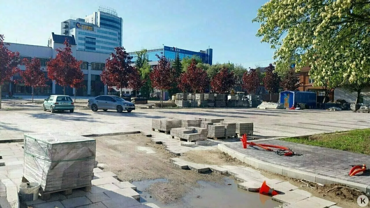 Парковку у спорткомплекса «Юность» в Калининграде планируют открыть в начале июля — к праздничным мероприятиям в честь Дня города и 80‑летия области.