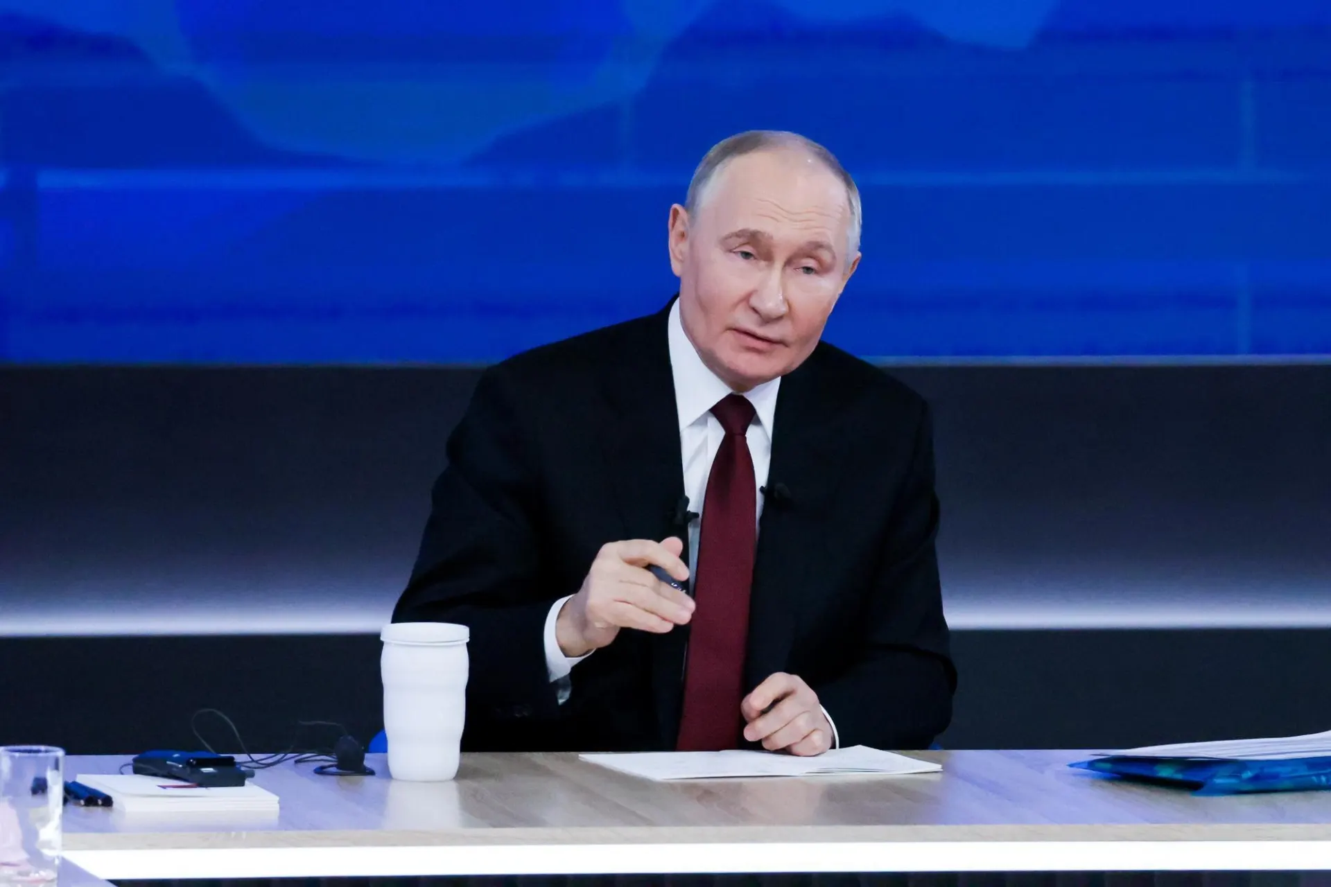 Президент поручил наращивать кадровый состав и инфраструктуру здравоохранения, а также повышать престиж медицинских профессий.