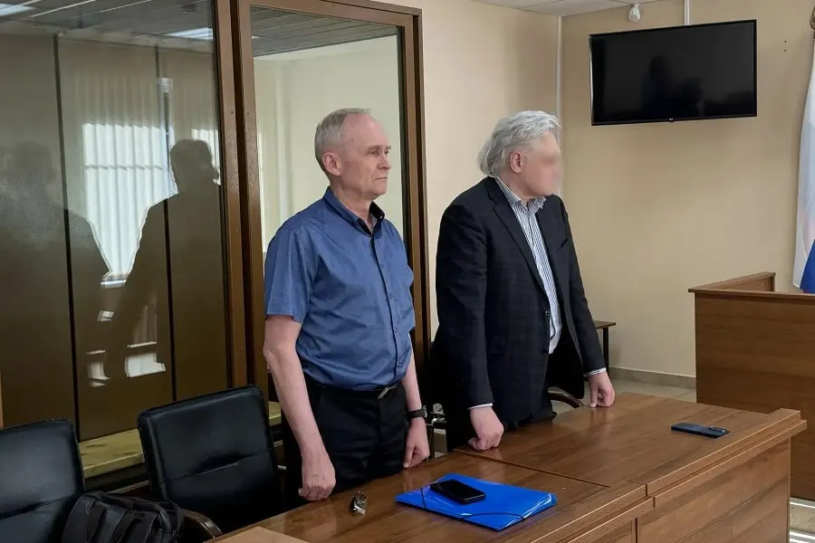 Центральный районный суд Калининграда назначил адвокату год лишения свободы за перевод 500 рублей на счёт организации, признанной в РФ экстремистской; перечисленные средства подлежат конфискации, приговор ещё не вступил в силу.
