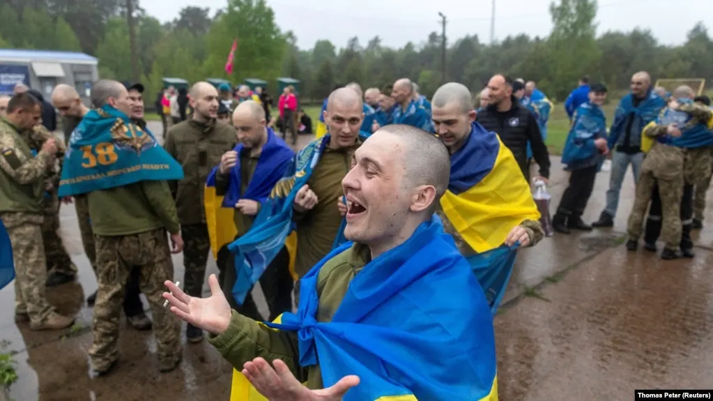 Россия и Украина провели очередной обмен военнопленными 160 на 160. Возвращённых российских военных сначала отправили в Беларусь, затем доставят в Россию для лечения и реабилитации. Посредником выступили ОАЭ. Информация уточняется.