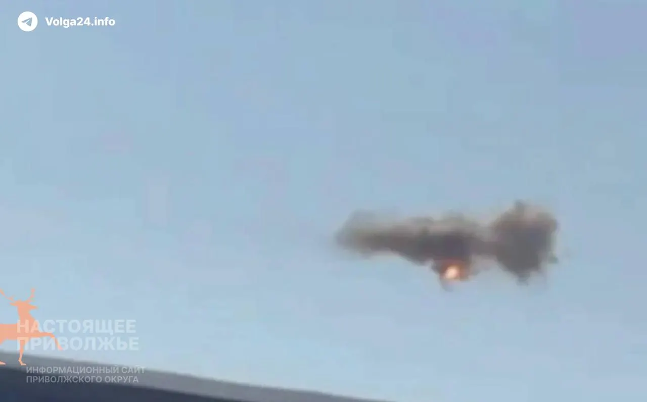 Днем 8 июня силы ПВО сбили беспилотник над Нижегородской областью; из‑за воздушной угрозы местный аэропорт с утра работал по ограниченному регламенту, рейсы выполнялись только по специальному разрешению.