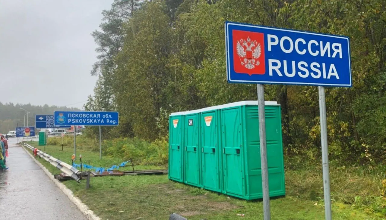 В 21‑м пакете санкций ЕС планируют ввести полный визовый запрет для тех, кто служил в российских вооружённых силах или прокси‑группах с начала спецоперации; остаются вопросы идентификации, статуса срочников и дезертиров.