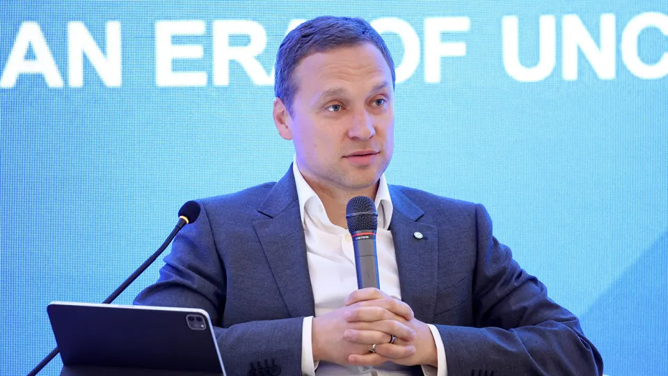 Зампред правления Сбербанка Тарас Скворцов заявил, что увеличение налоговой нагрузки и усиление контроля за платежами приводят к оттоку средств из банков и росту наличного оборота.