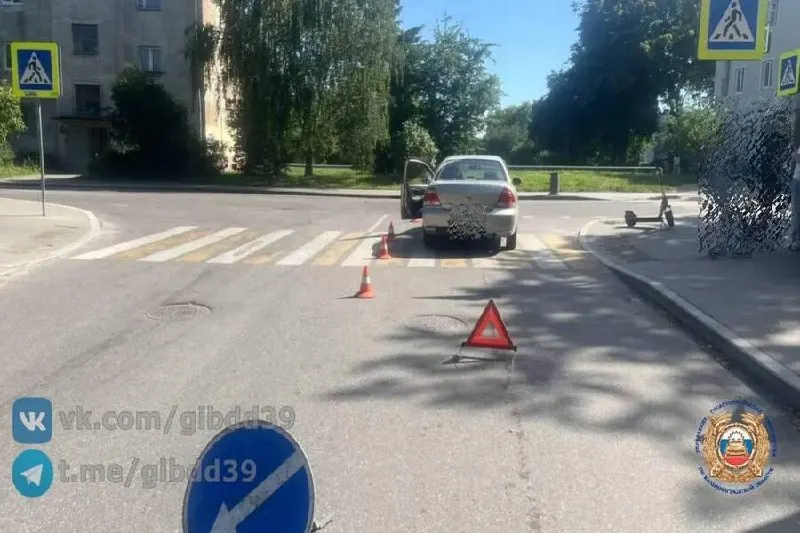 ДТП произошло 23 июня на Судостроительном переулке: водитель автомобиля наехал на электросамокат, которым управлял 17-летний подросток. 18-летняя пассажирка получила травмы и самостоятельно обратилась за медицинской помощью. Обстоятельства выясняют сотрудники Госавтоинспекции.
