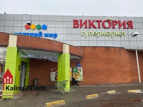 После закрытия супермаркета на реконструкцию жители острова Октябрьского отмечают уменьшение числа торговых точек и вынуждены ездить за продуктами в другие районы города.