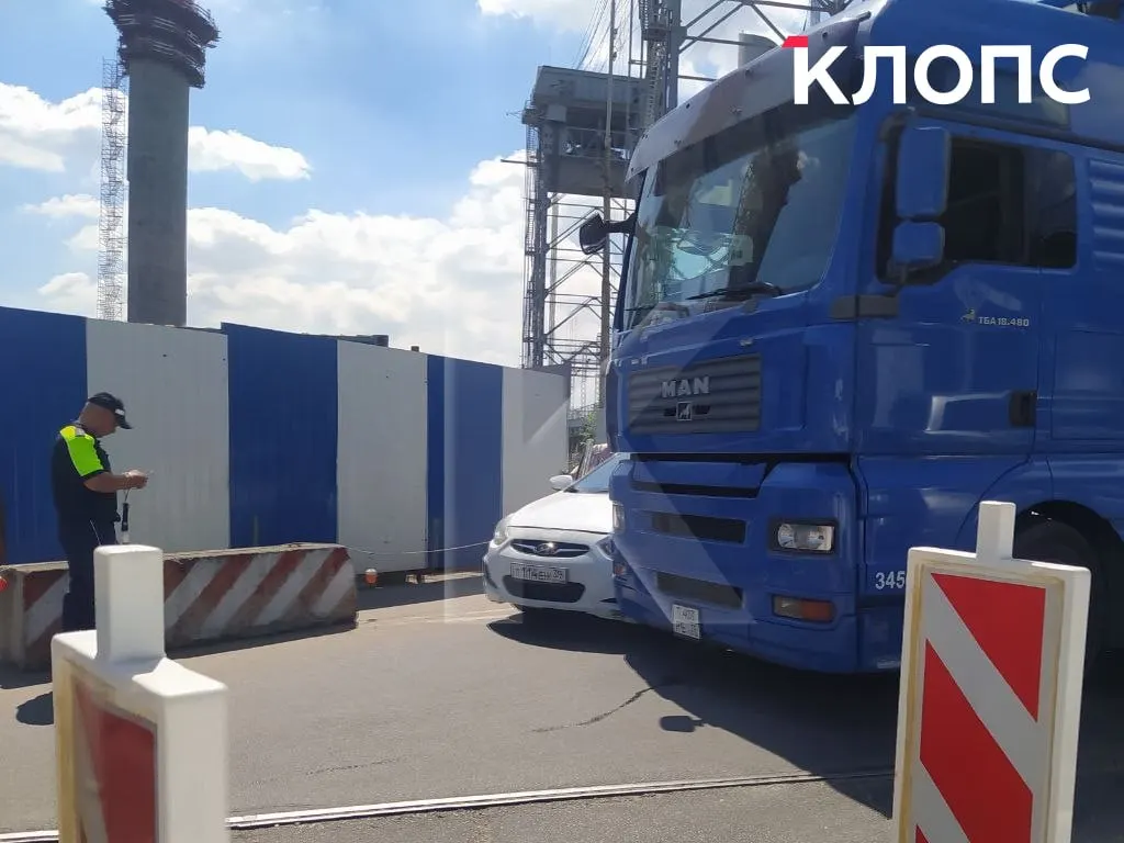 26 июня ДТП на пересечении моста и Гвардейского проспекта привело к пробкам в сторону центра: на отдельных улицах задержки доходили до 1 км. О пострадавших не сообщается.