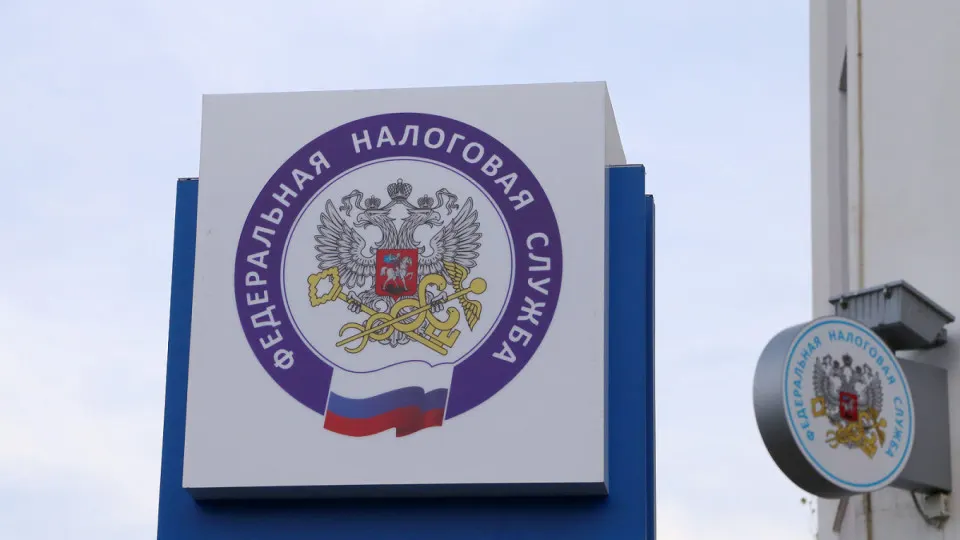 Федеральная налоговая служба рекомендовала регионам расширить облагаемую налогом недвижимость, поднять ставки по транспортному налогу и пересмотреть льготы, чтобы компенсировать дефицит местных бюджетов в 1,538 трлн руб.
