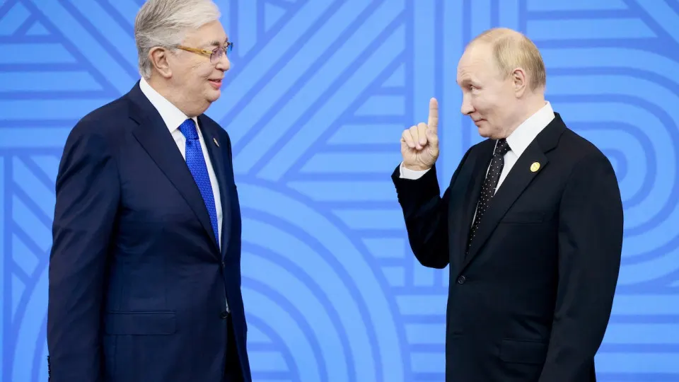 Отраслевые источники сообщают о переговорах по поставке около 50 тыс. тонн автобензина Аи‑92 и возможном обмене на авиакеросин на фоне сокращения выпуска топлива в России.