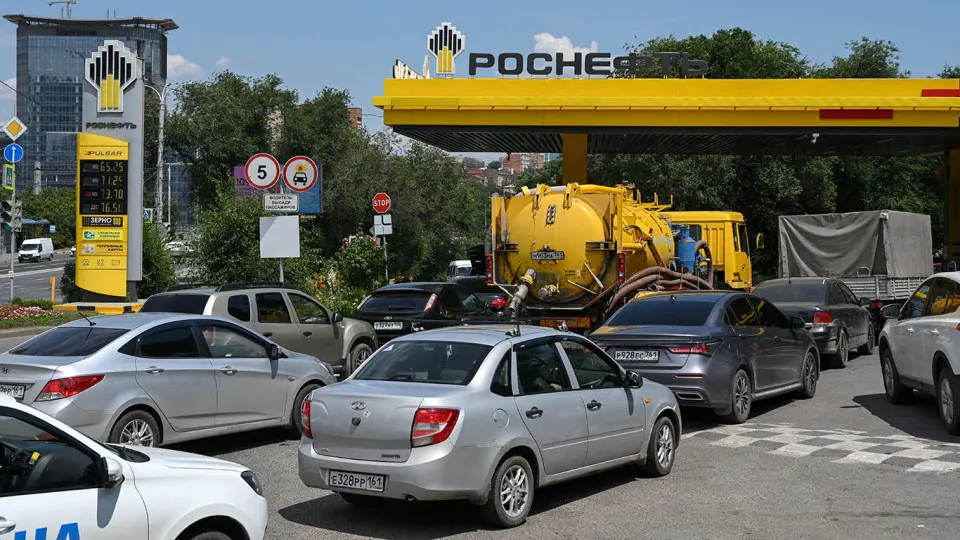 Минэнерго расширяет механизм субсидий для импортеров — государство будет компенсировать разницу между мировой и внутренними ценами, чтобы оперативно привлечь поставки дизеля из-за рубежа на фоне снижения местного производства.