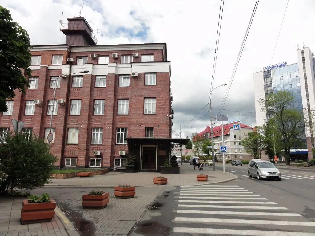 В Краснодаре полиция задержала 42-летнюю подозреваемую в мошенничестве: женщине удалось выманить у жительницы Калининграда 500 тысяч рублей под видом гадания на картах таро, при обыске нашли 1,3 млн рублей.