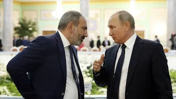 Премьер-министр Армении в телефонном разговоре с президентом России заявил, что ограничения на армянские товары противоречат нормам ЕАЭС и попросил вмешаться. В беседе также подняли вопрос проведения референдума о внешнеполитическом выборе страны; из‑за запретов товарооборот уже сократился на 21,5%.