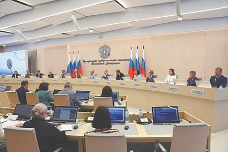 Центральная избирательная комиссия подготовила проект постановления об исключении кандидатов из партийного списка «Яблоко». Если выбывает четверть списка, партия снимается с выборов.