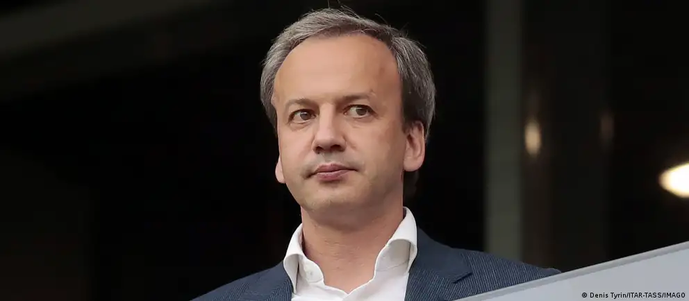 Аркадий Дворкович объявил, что будет оспаривать в суде своё включение в 21‑й пакет санкций ЕС. До решения суда он добровольно сложил полномочия президента Международной шахматной федерации.