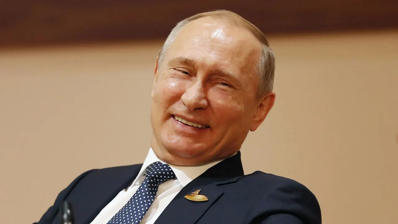 Несмотря на статус крупного экспортера нефти, Россия импортирует готовый бензин из Индии: первые поставки — около 60 тыс. тонн, а планы предусматривают до 400 тыс. тонн в месяц.