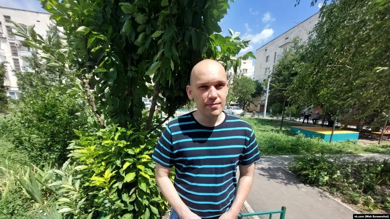 Инвалида I группы Игоря Никитенко включили в перечень участников «иностранного агента». Правозащитники предупреждают о рисках штрафов и уголовного преследования, а сам мужчина оказался в критическом положении без электричества.