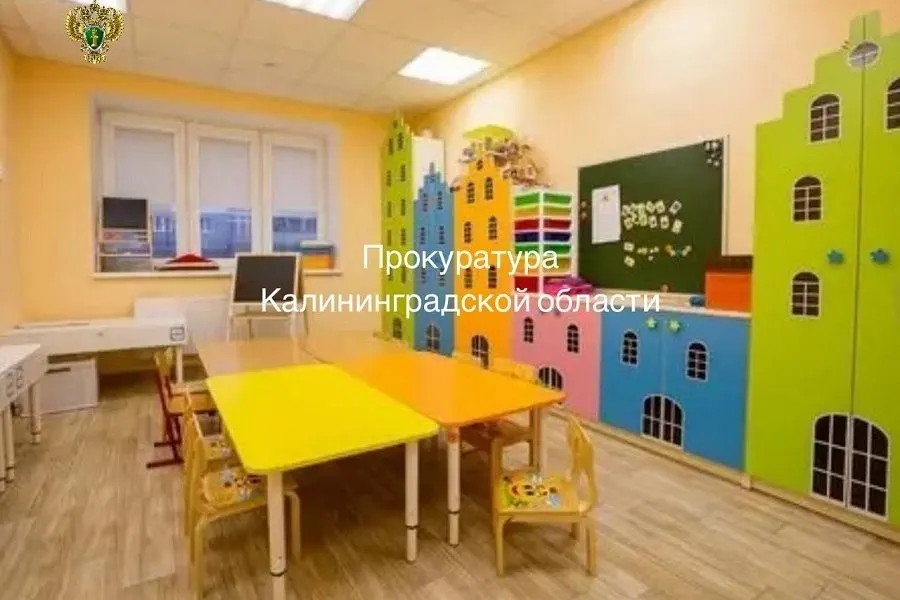 Надзорное ведомство утверждает, что частный летний клуб в Калининграде фактически работал как дневной лагерь без внесения в реестр и без санитарно-эпидемиологической экспертизы; в отношении организатора возбуждено административное дело, компания намерена оспорить решение.