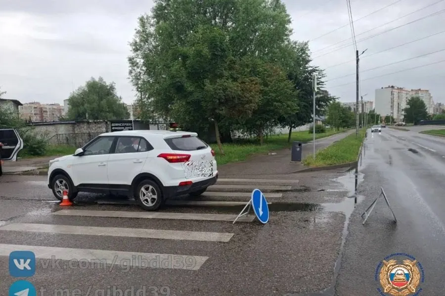 На улице Панина возле дома №2 около 09:55 легковой автомобиль сбил 10‑летнего велосипедиста; ребёнок с травмами доставлен в медицинское учреждение, выясняют обстоятельства.