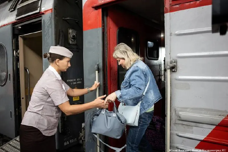 Если не удаётся купить билет на прямой поезд Калининград—Москва, можно проехать с пересадкой в Смоленске: советы по покупке билетов и расписанию.